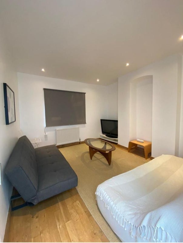 Flat Cavell Street in Greater London