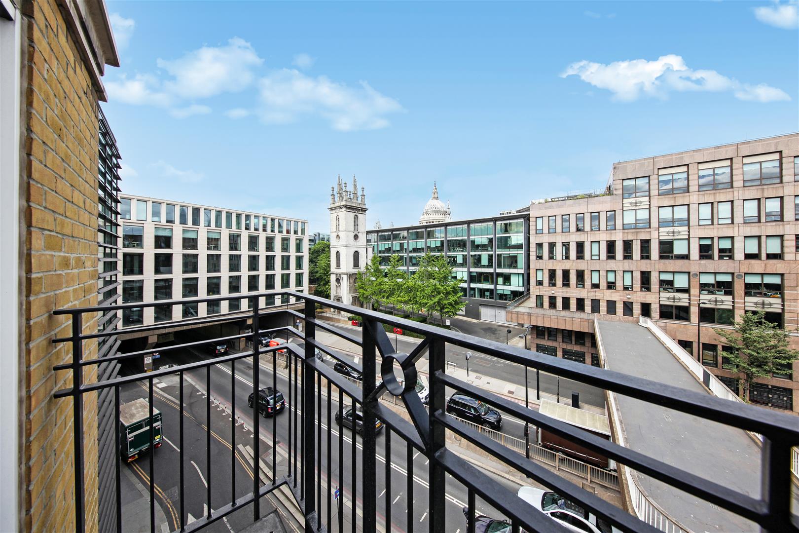 Flat High Timber Street in City of London