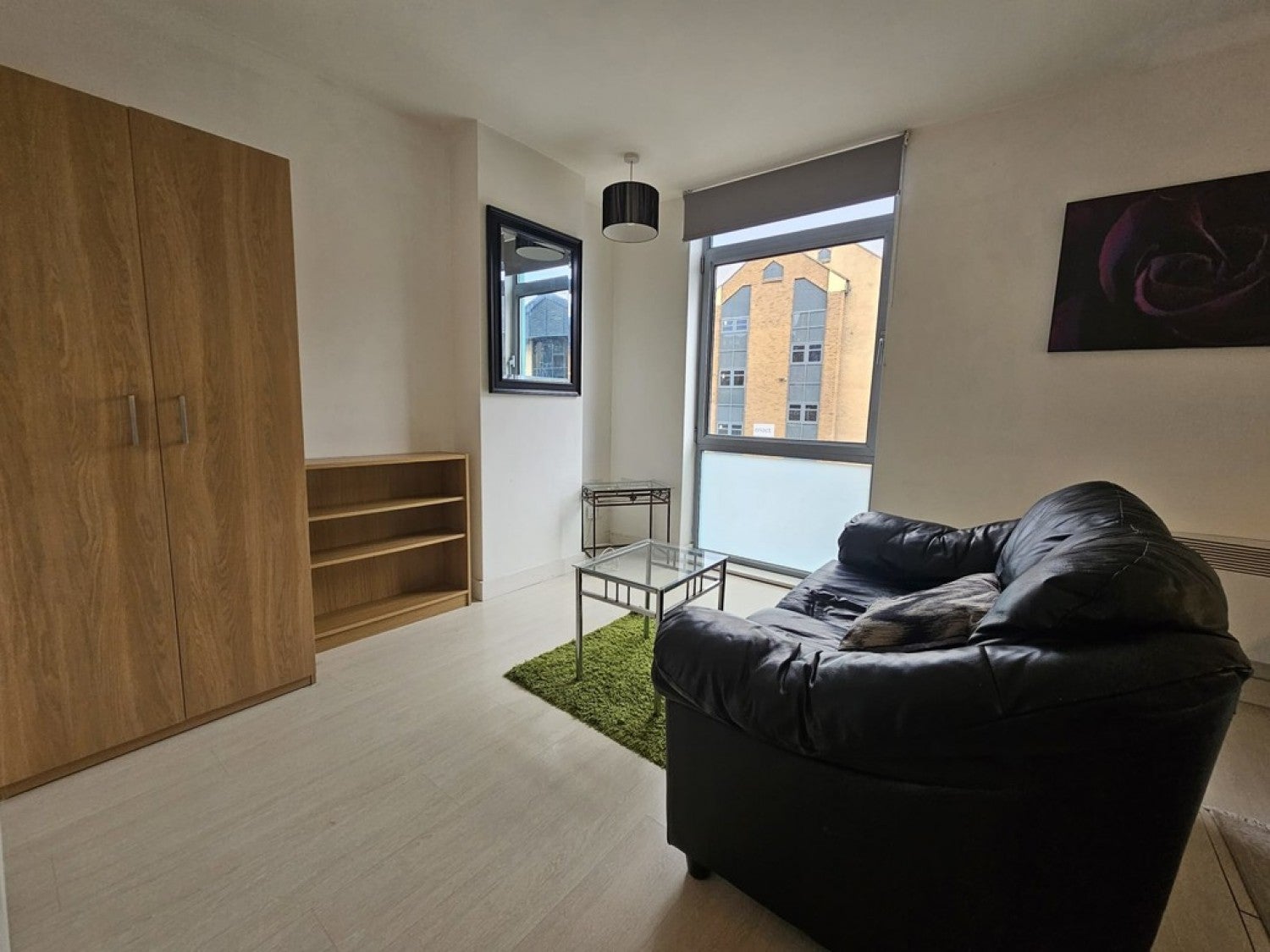 Flat Ingram Street in Leeds