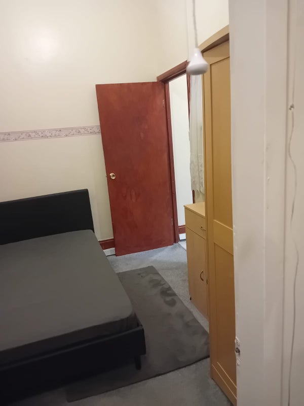 Room Bingley Road in Greater London
