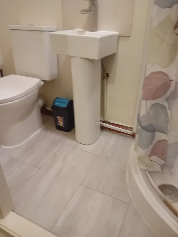 Room Bingley Road in Greater London