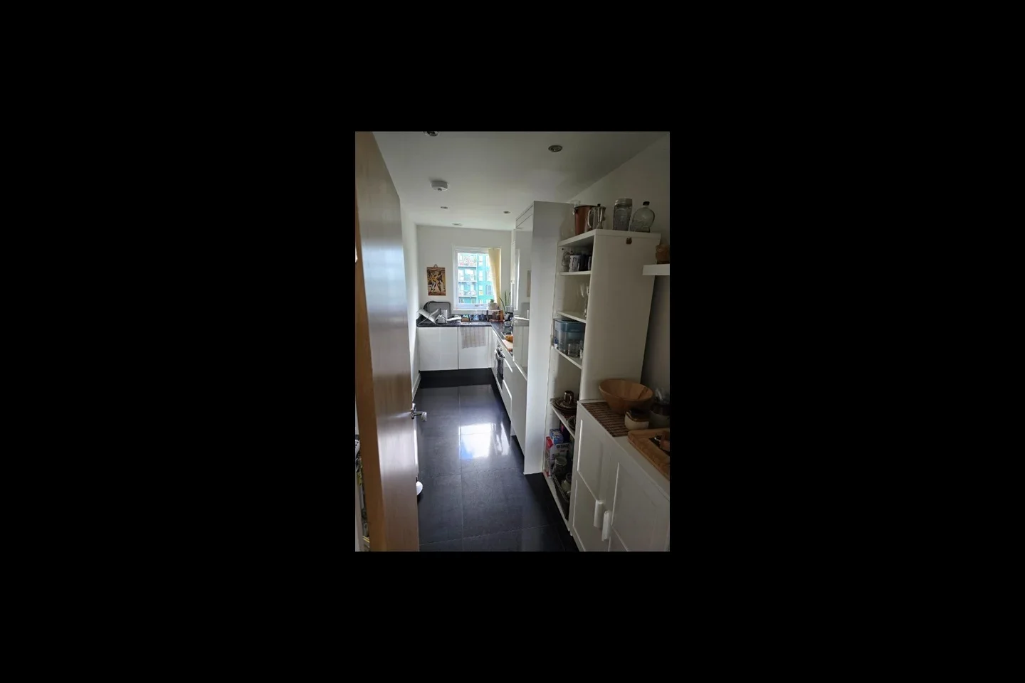 Room Chronicle Avenue in Greater London