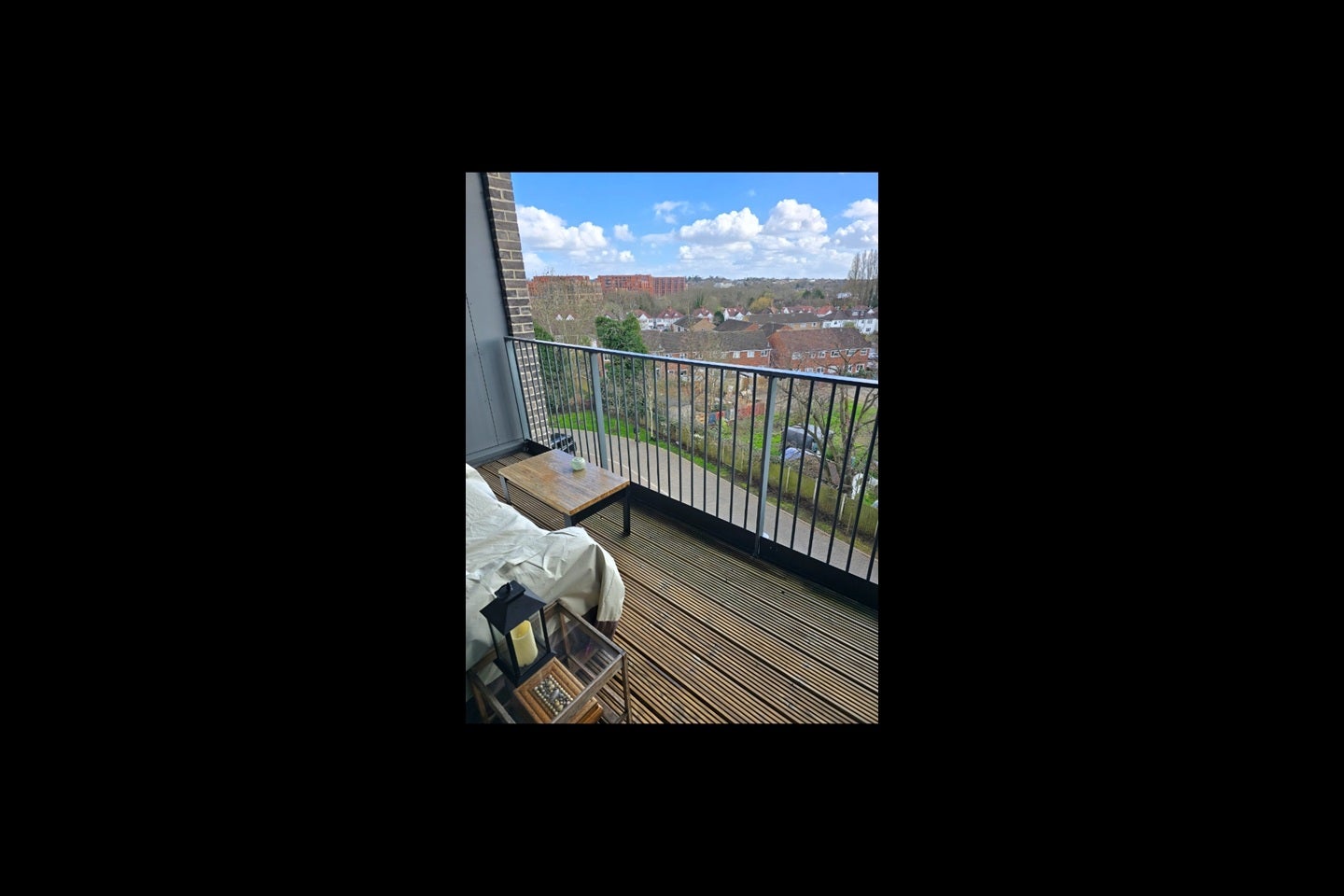 Room Chronicle Avenue in Greater London