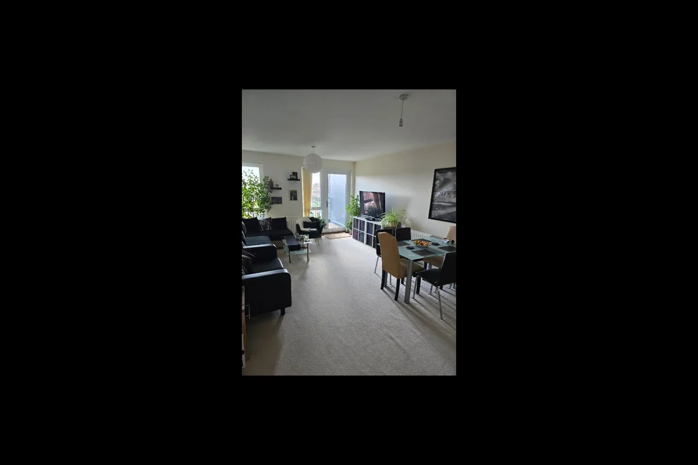 Room Chronicle Avenue in Greater London