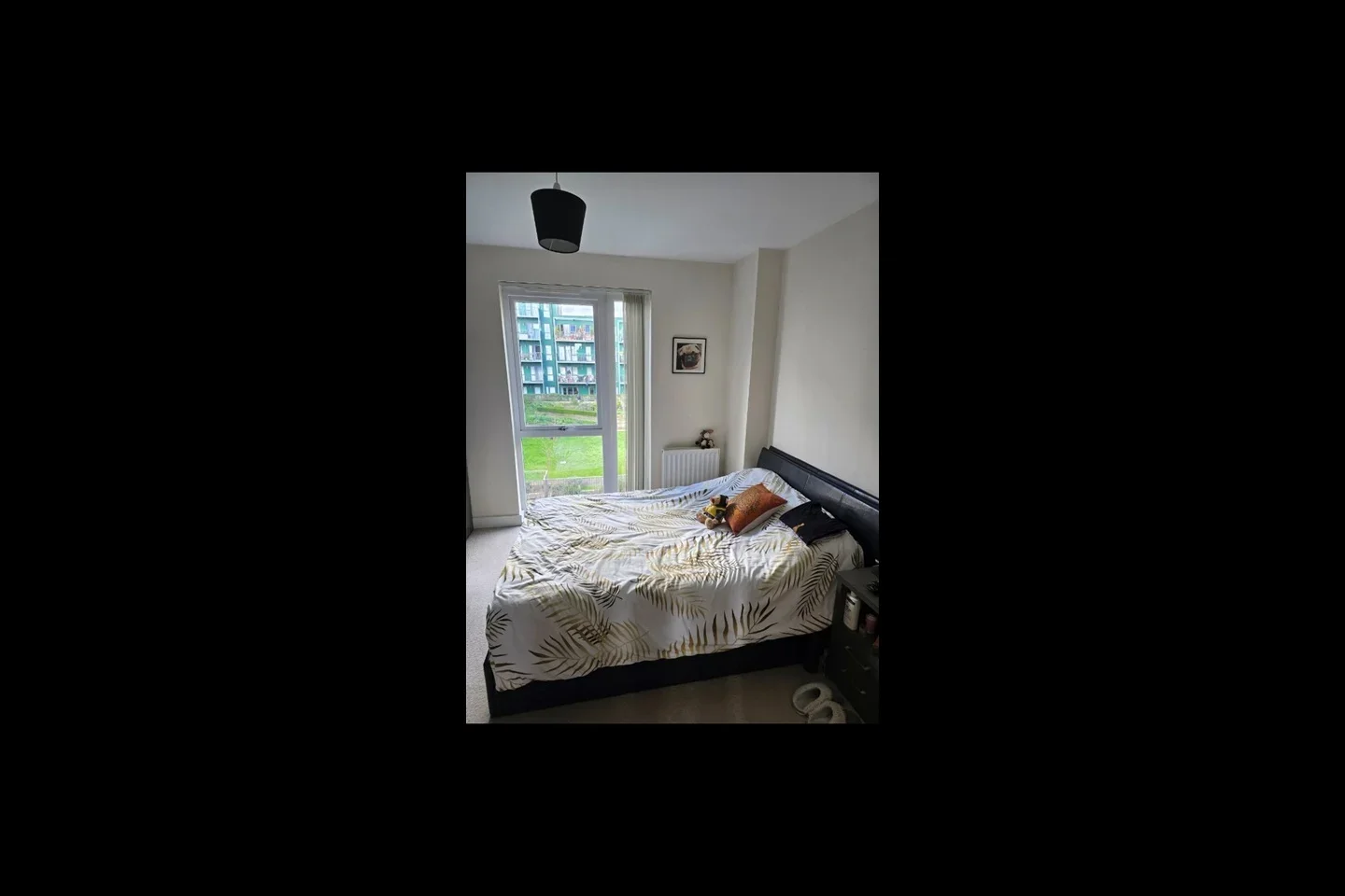 Room Chronicle Avenue in Greater London