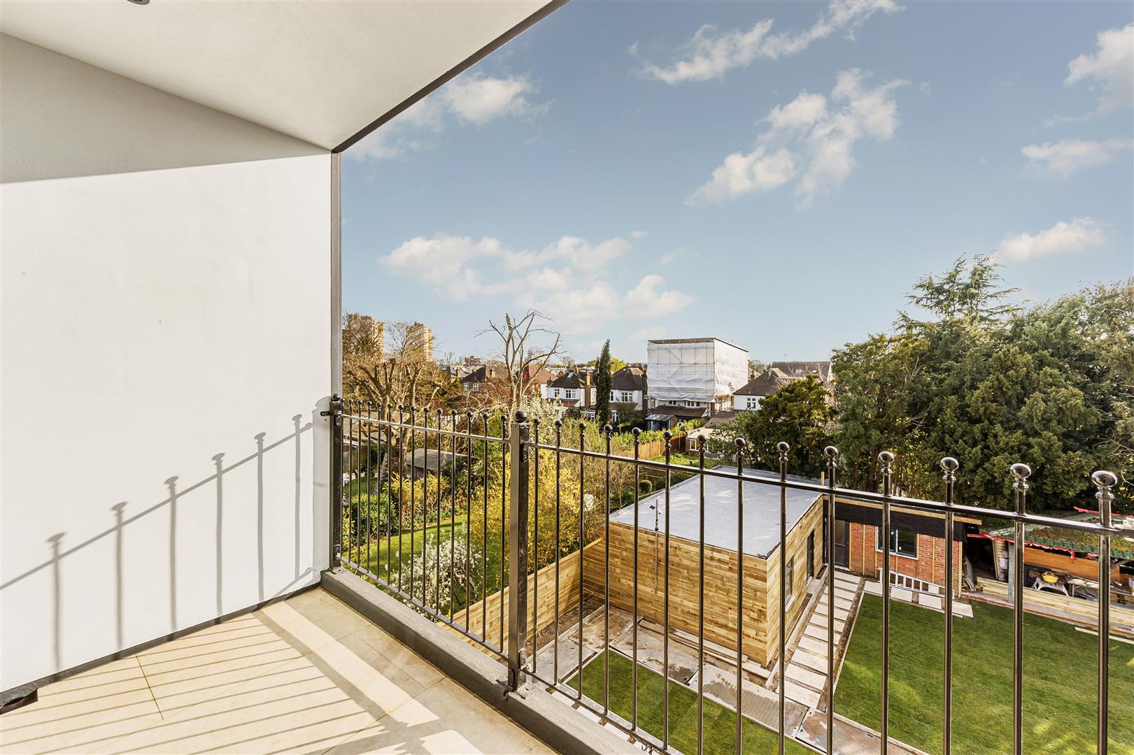 Flat Pierrepoint Road in Greater London