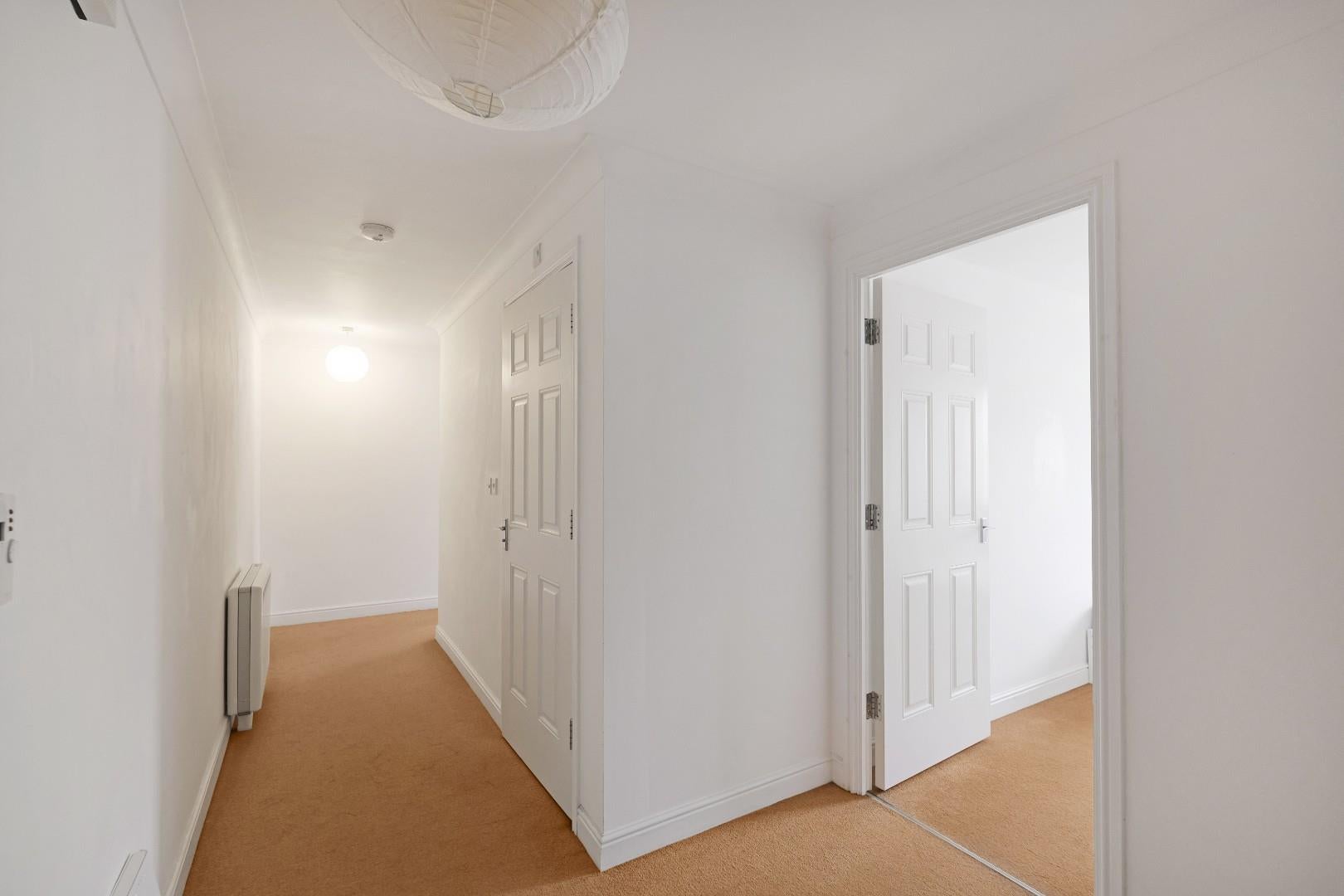 Flat Candle Street in Greater London
