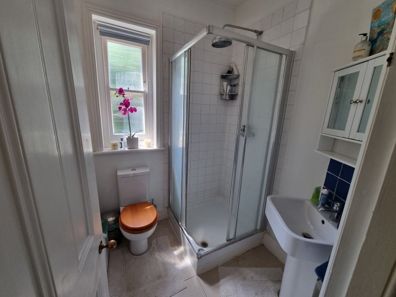 Room Fairlawn Avenue in Greater London