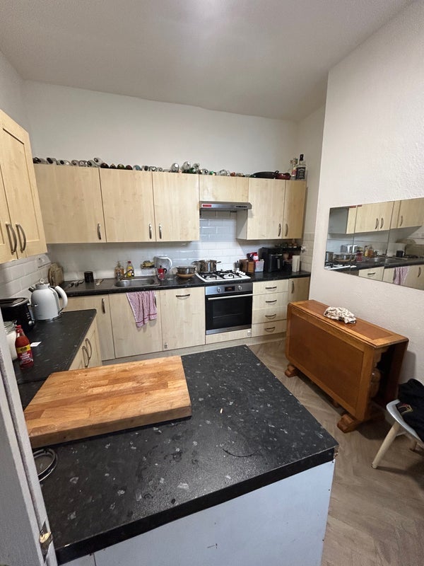 Room Kitchener Road in Greater London