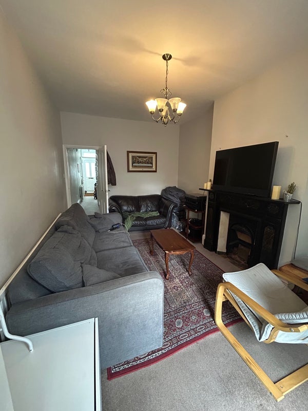 Room Kitchener Road in Greater London