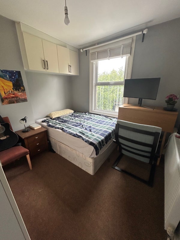 Room Kitchener Road in Greater London