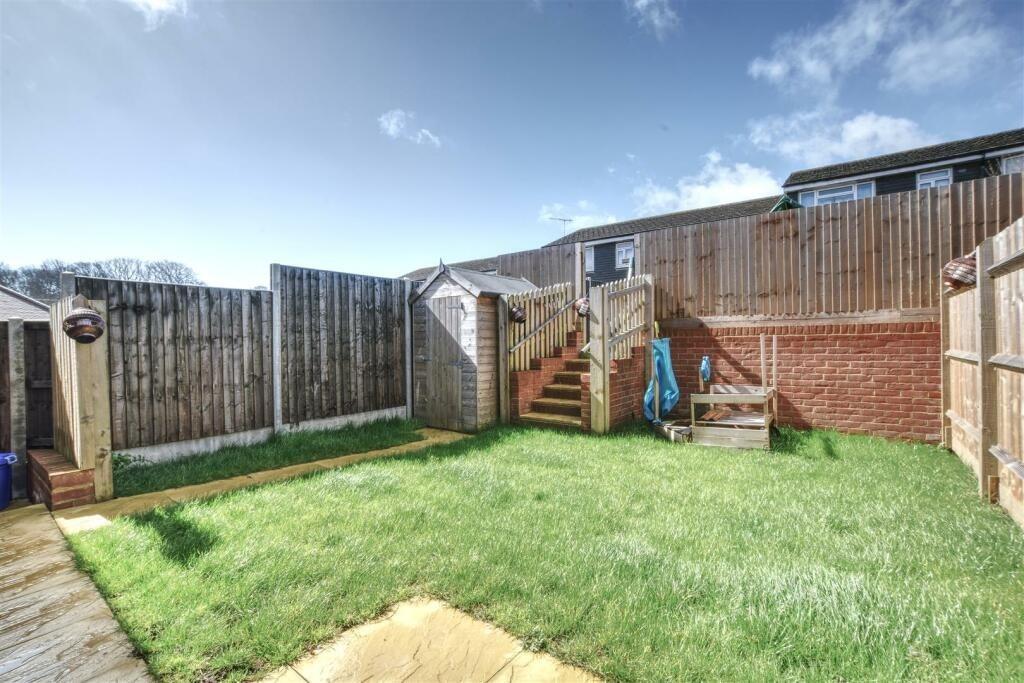House Preston Hall Close in Rother