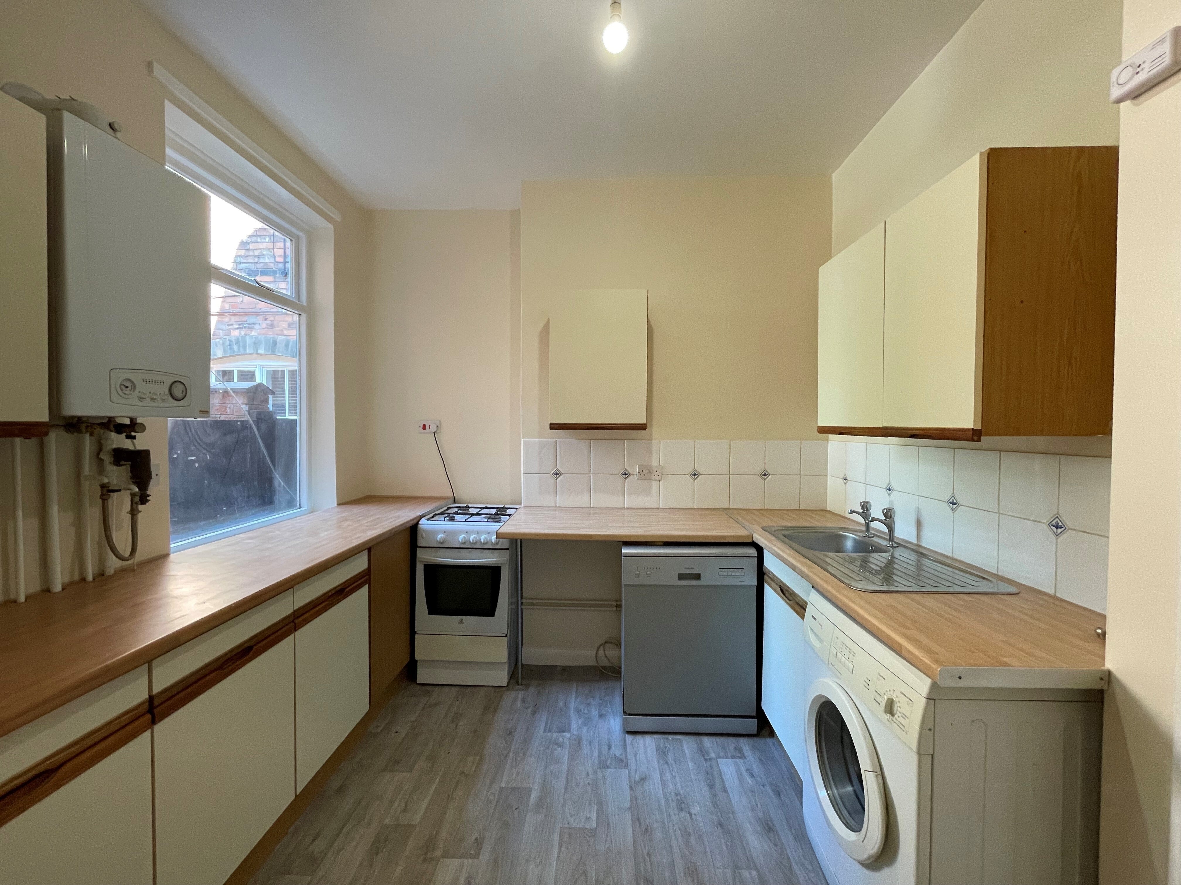 Flat Daneshill Road in Leicester