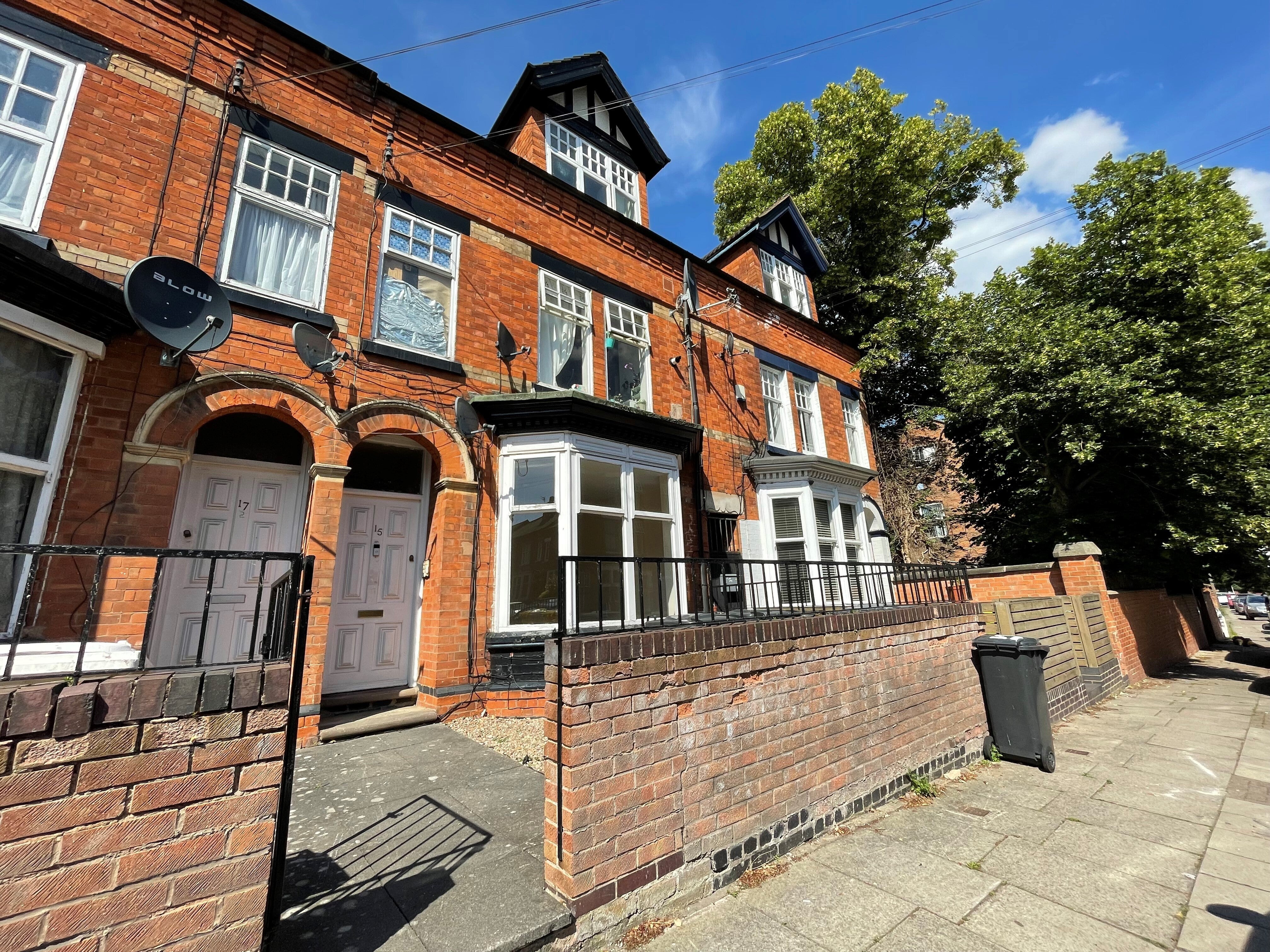 Flat Daneshill Road in Leicester
