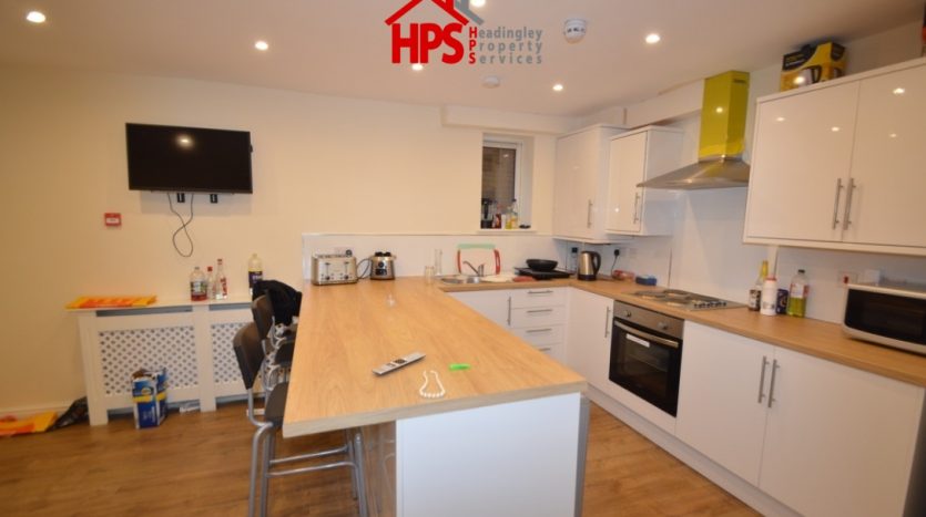 Flat Estcourt Avenue in Leeds