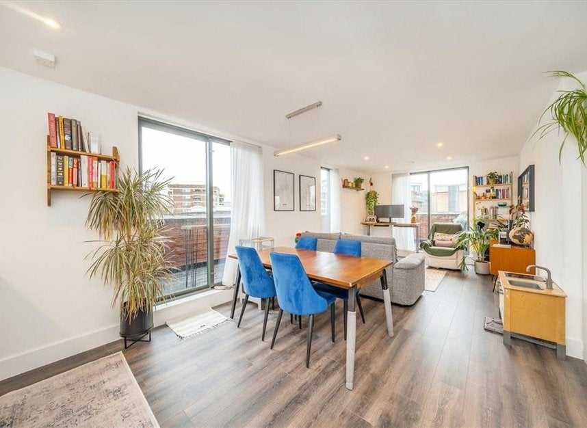 Flat Webber Street in Greater London