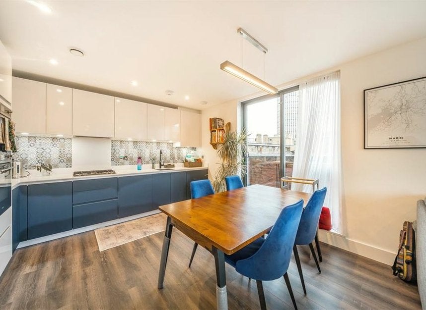 Flat Webber Street in Greater London