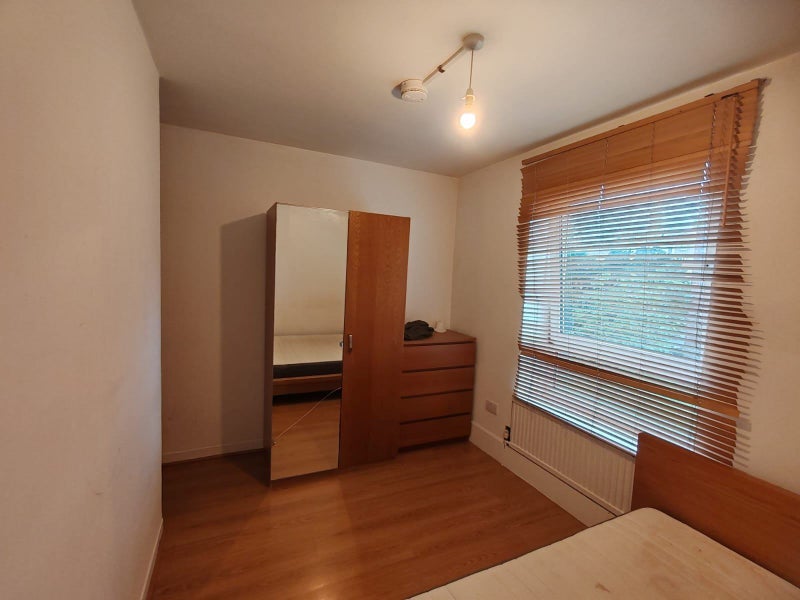 Flat Dean's Buildings in Greater London