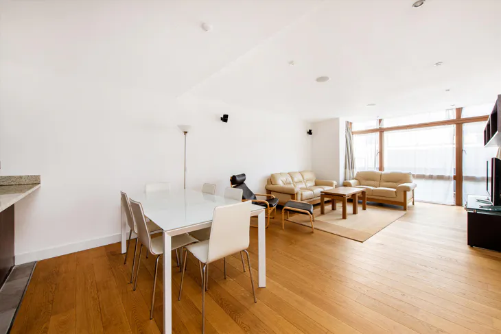 Flat Lymington Road in Greater London