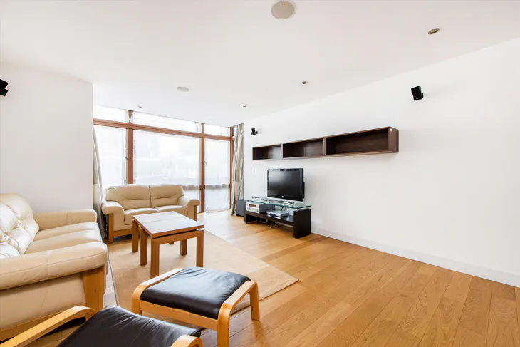 Flat Lymington Road in Greater London