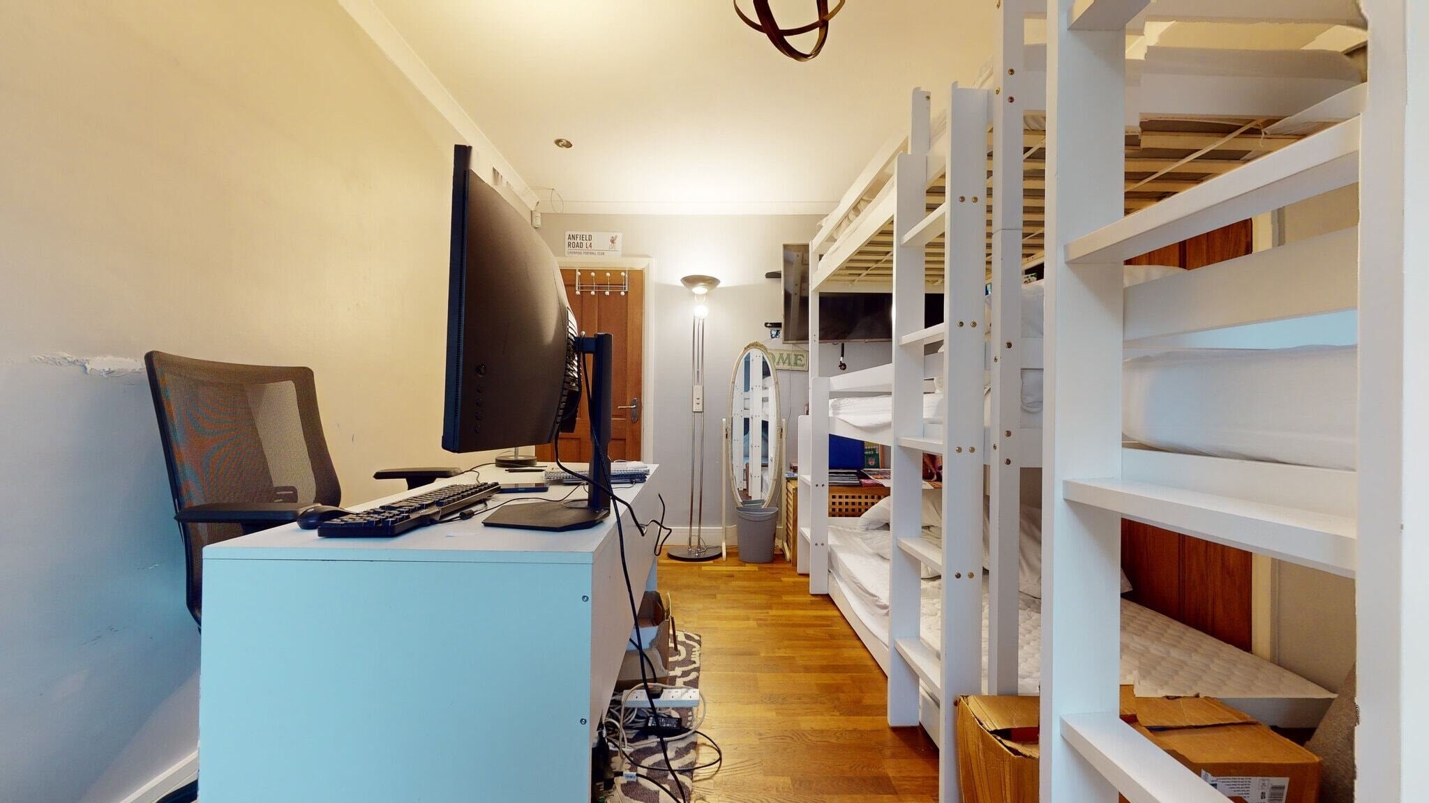 Room Hartley Old Road in Greater London