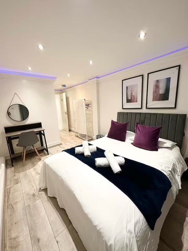Room Lillie Road in Greater London
