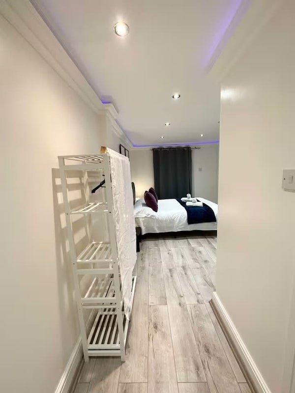 Room Lillie Road in Greater London