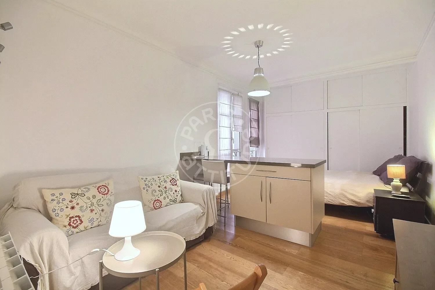 Flat Rue du Mont Cenis in Paris
