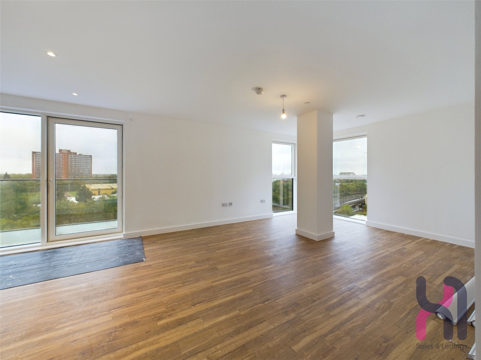Flat Pomona Strand in Trafford