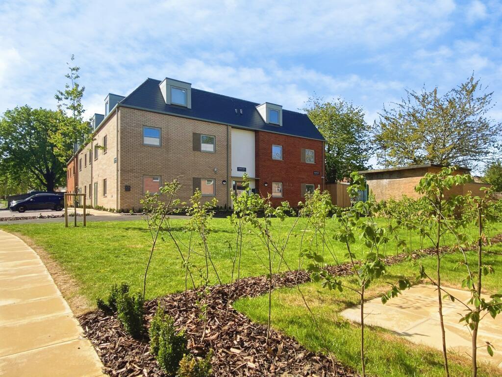 Flat Oundle Road in Peterborough