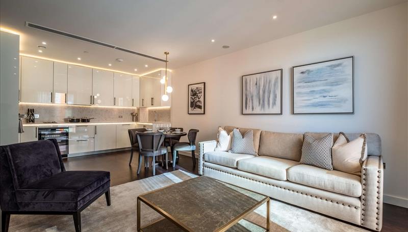 Flat Ponton Road in Greater London