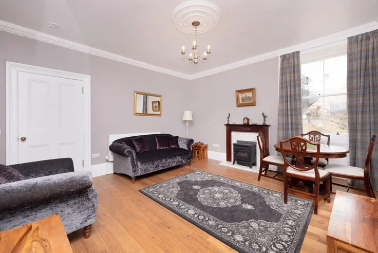 Flat Johnston Terrace in City of Edinburgh