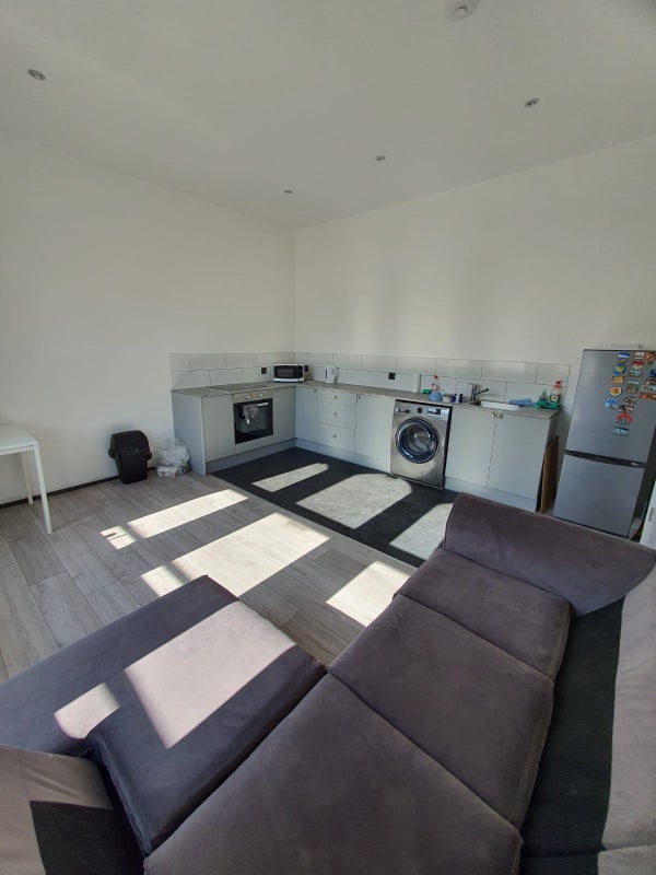 Flat Crofton Road in Greater London