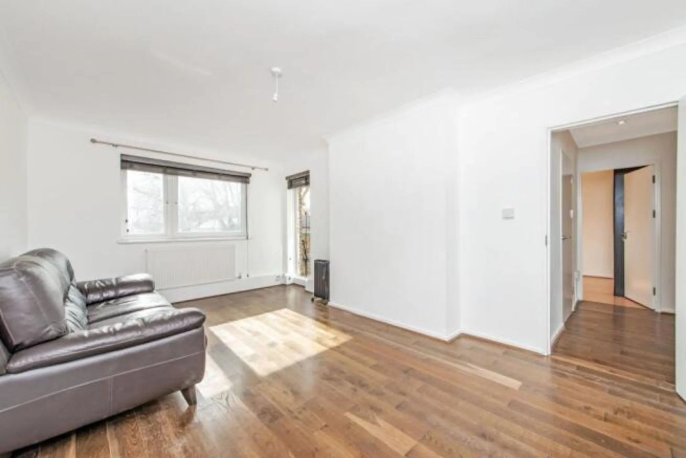 Flat Beaumont Square in Greater London
