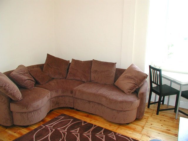 Flat Broughton Road in City of Edinburgh