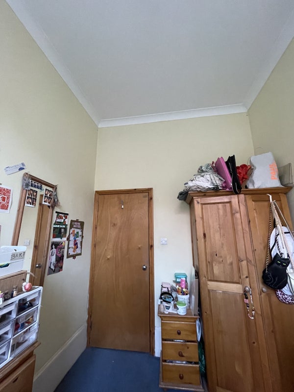 Room Broadhurst Gardens in Greater London