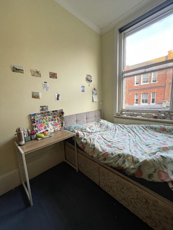 Room Broadhurst Gardens in Greater London
