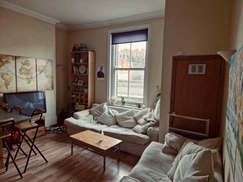 Room Broadhurst Gardens in Greater London