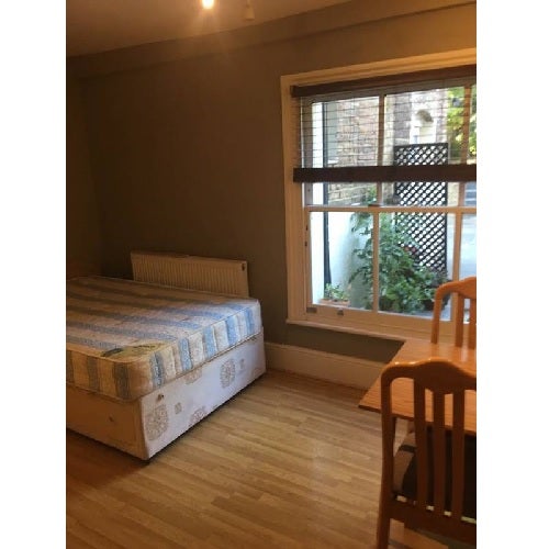 Flat Bedford Hill in Greater London