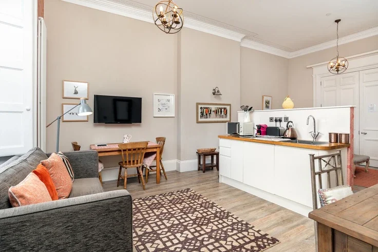 Flat Torphichen Street in City of Edinburgh