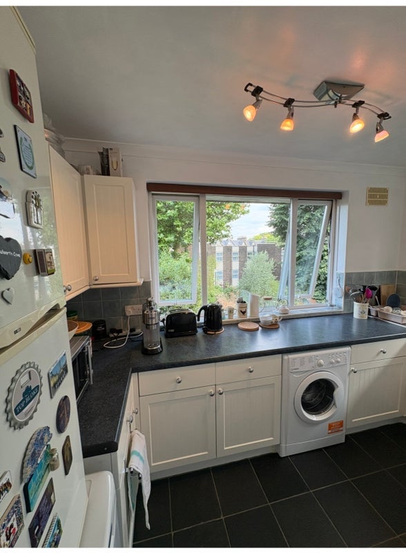 Room Sylvan Road in Greater London