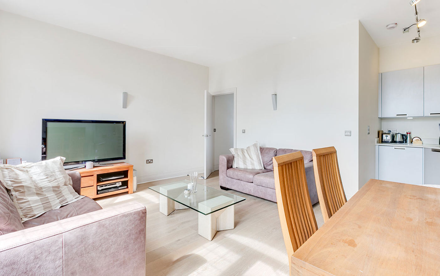 Flat Fulham Road in Greater London