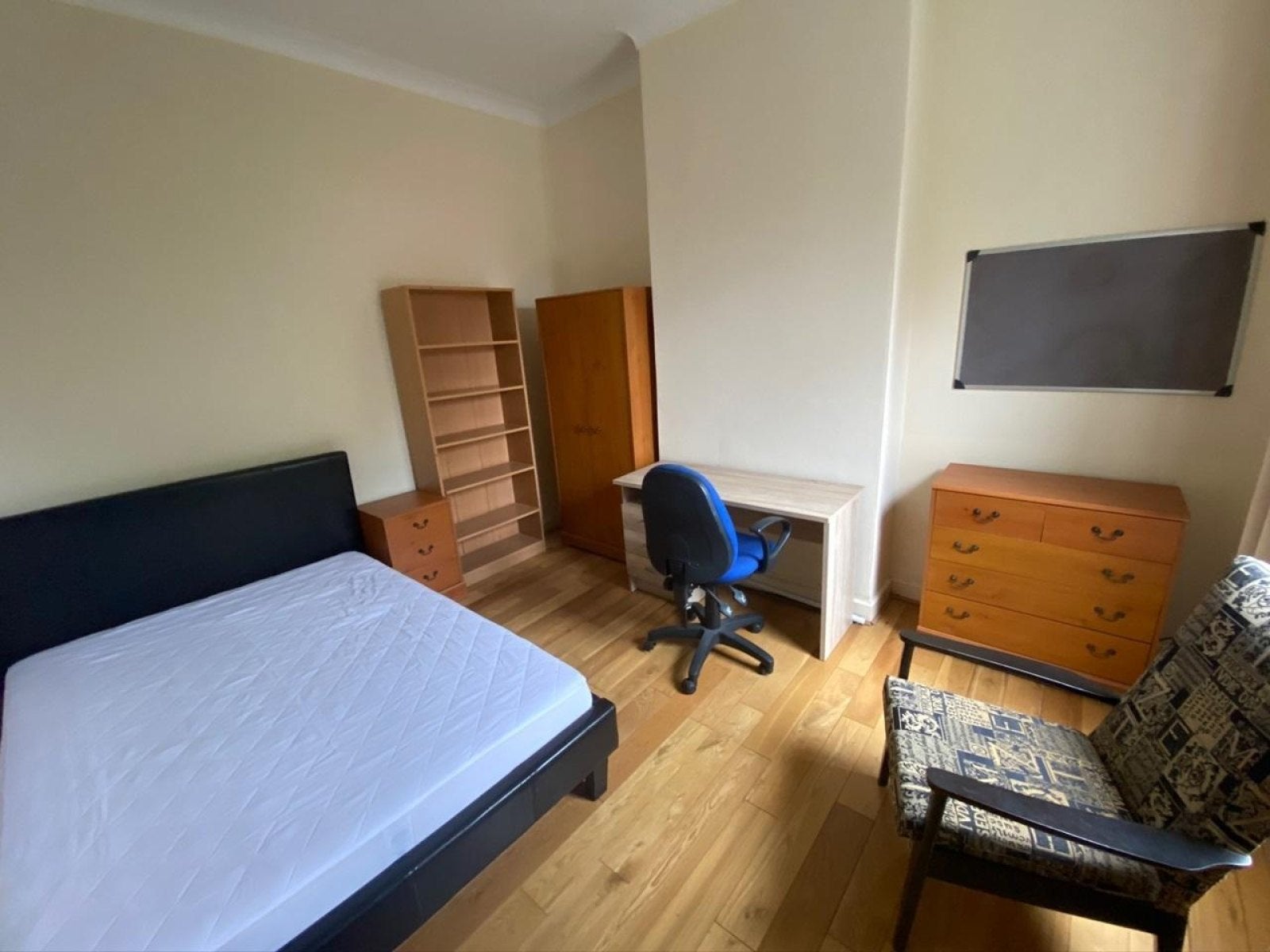 Room Towcester Road in Northampton