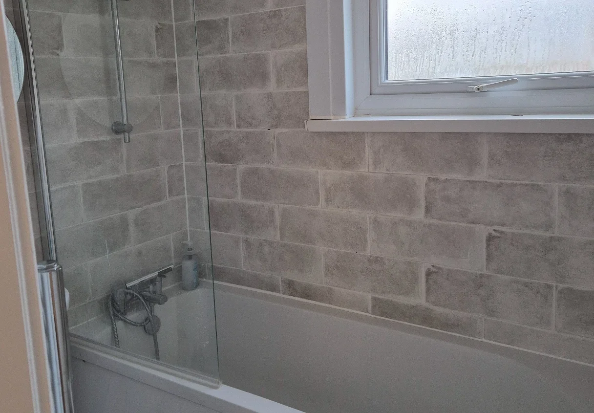 Room Haselbury Road in Greater London