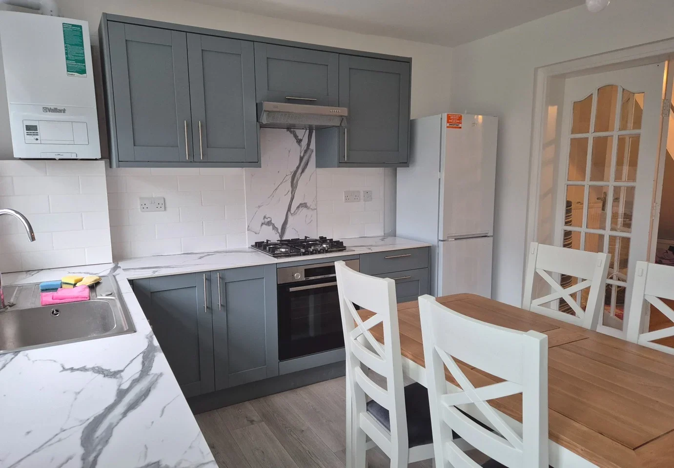 Room Haselbury Road in Greater London
