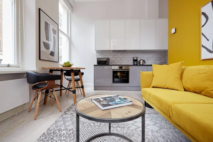 Flat Bloomsbury Way in Greater London