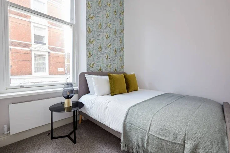 Flat Bloomsbury Way in Greater London
