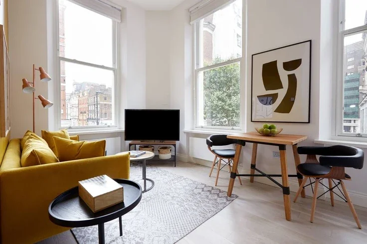 Flat Bloomsbury Way in Greater London