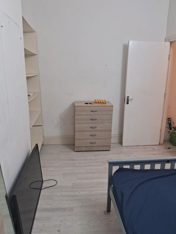 Flat Vicarage Lane in London
