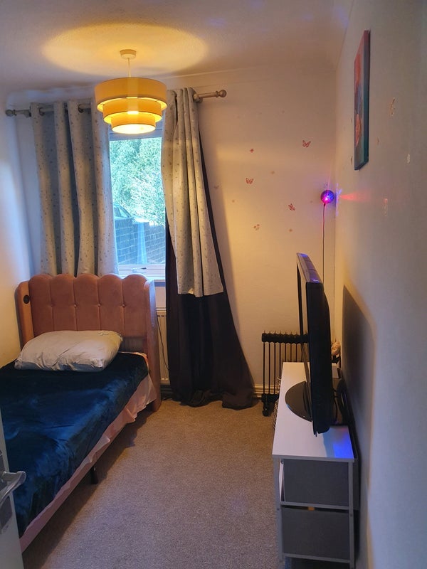 Room Croydon Road in Caterham